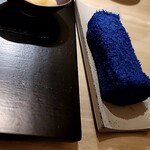 島津 - 青いおしぼりとガリ