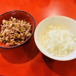 家系総本山 吉村家 - チャーシューのまぶし＋玉ねぎ