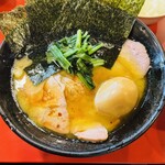 家系総本山 吉村家 - チャーシュー麺＋味玉