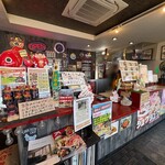 中津からあげテイクアウト専門店 中津 彩鶏々 - 清潔感のある店内