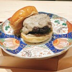 atami - 薪火で焼いたきのこの黒毛和牛のハンバーガー