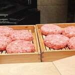 atami - つなぎ無しの100％ビーフ