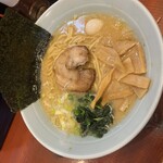 横浜家系ラーメン 圭壱家 - 醤油豚骨らーめん・普通・900円