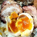 らぁめん夢 - 味玉断面図