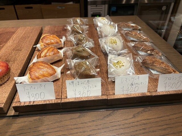 菓子 Patisserie Familiale 菓子 Patisserie Familiale PATISSERIE LA FAMILLE ATELIER FRAICHEUR