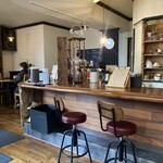 三日月珈琲店 - カウンター及び店内