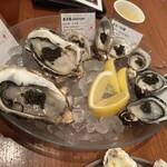 オストレア oysterbar&restaurant 六本木店 - キャビアを載せて