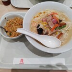 リンガーハット イオン発寒店 - 長崎ちゃんぽん麺2倍、半チャーハン