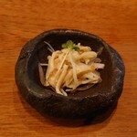 鶏一途 - お通し(鳥皮ポン酢)