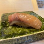 326819643 - 鰤の漬け