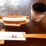 そば繁 - 秋冬のお出迎え（温かいほうじ茶）