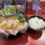 家系ラーメン王道乃印ふく家 - 