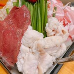 肉玉屋 - 左からハツ、大腸、小腸、奥にバラ