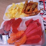 漁港食堂 - 2回目　左上サービス中トロ