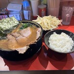 家系ラーメン王道乃印ふく家 - 