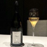 recte - ニコラ・マイヤールのプラティネ。
                    ピノ主体のシャンパーニュが美味しい季節になってきました。