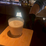 bar.comptoir - 香りが呑む瞬間に楽しめるスモークアーモンドミルクが完成です( ⸝⸝⸝ᵒ̴̶̷ωᵒ̴̶̷⸝⸝⸝)
