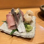 鮨 まぜき - 知床羅臼のぶり
      　ぶりは炙ってあり香ばしく、脂がとろけます
      岩手のみやこ鯖
      釧路の真つぶ貝