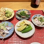 鮨 まぜき - ・おしんこ（オクラ、大根、白菜）  ・宮城気仙のそうだがつおタタキ  ・山形の庄内まつばガニとアボカドのサラダ仕立て  ・京都瀬つきあじ  ・釧路の真鱈の白子ポン酢