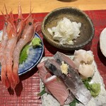 鮨 まぜき - 兵庫の甘エビ
                                知床羅臼のぶり
                                　ぶりは炙ってあり香ばしく、脂がとろけます
                                岩手のみやこ鯖
                                釧路の真つぶ貝　