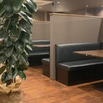 欧風カレー専門店 ゴールデンカップ - 店内。