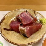 穴子料理と地酒 浅草 川井 - 鰹の藁焼き　にんにく醤油
