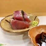 穴子料理と地酒 浅草 川井 - 鰹の藁焼き　にんにく醤油