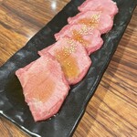 一頭買焼肉 玄 - 上生タン 1,760円 　