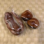 ブーランジェリー オンニ - 購入した、ホットドッグ、和栗あんぱん。