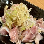 地鶏・牛・豚　みのと - 地鶏のたたき 700円(税込)