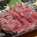 地鶏・牛・豚　みのと - 馬刺し 1,400円(税込)