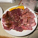 やきにくのチャンプ - 左から　ラム肩ロース　ハラミ　カルビ