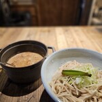 和醸良麺 すがり - もつつけ麺(もつ増し)