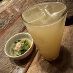 伍楽 - お通しと柚子サワー