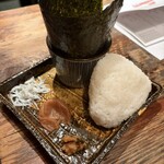 伍楽 - 有明産海苔とつや姫のおにぎり