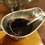 ステーキハウス バロン - ニンニクスライスを付け込んだ特製タレ