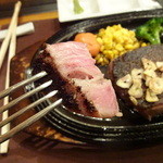 ステーキハウス バロン - 薄いピンクのレアー♪お塩を振って頂きます♡