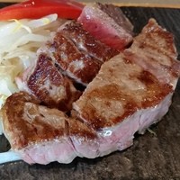 鉄板焼 摩天楼 東京スカイツリー・ソラマチ店 - サーロインステーキアップ。