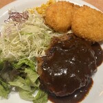 バンビ - 料理写真:和牛ハンバーグ&カニクリームコロッケ