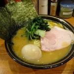 ラーメン 末廣家 - 「末廣家」(平成26年11月17日再訪問)ラーメン並盛と味付玉子640円+140円+80円=860円