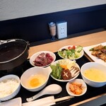 Farm Dining MOCO - ジンギスカンうどん 1,200円(税込)
      牛すき焼き定食 1,890円(税込)