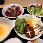 Farm Dining MOCO - ジンギスカンうどん 1,200円(税込)