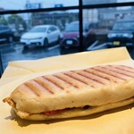 HUG BAKERY - パニーニ３６０円