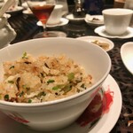 中国飯店 春秋 - ✨ズワイガニと干し貝柱と新潟県産葉ワサビの醬油漬け入り土鍋ご飯✨