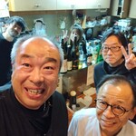 焼肉パンサン - マスター＆元気なお姉さんと記念写真。(掲載承認済)