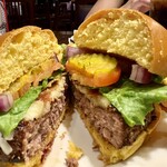 T.G.I. Friday's -  フライデーズウイスキーグレイスドバーガー
            　＄18.95（2,975円）