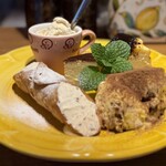 ピッツェリア トラットリア ダ オカピート - バスチー　カンノーリ　ティラミス　ヘーゼルナッツのジェラート