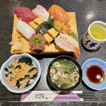 すし・うまいもの処 伊津美 - デカすし(梅)