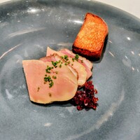 シェ・イノ - 鴨のフォアグラと胸肉の燻製の取り合わせ