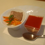 レストラン オミ - ポークとフォアグラのパテ、トマトのムース